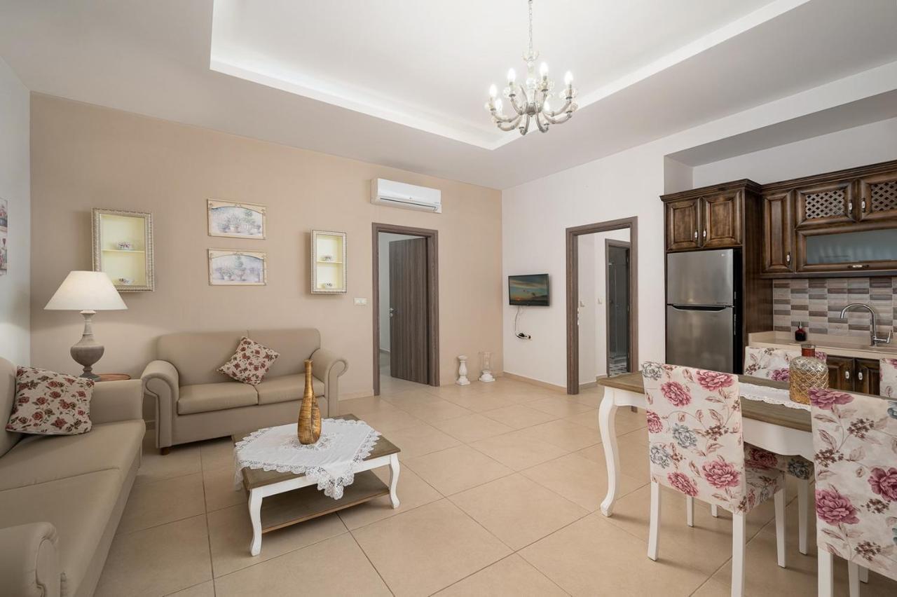 Orelia Cretan Deluxe Apartments Kamilari Exterior photo