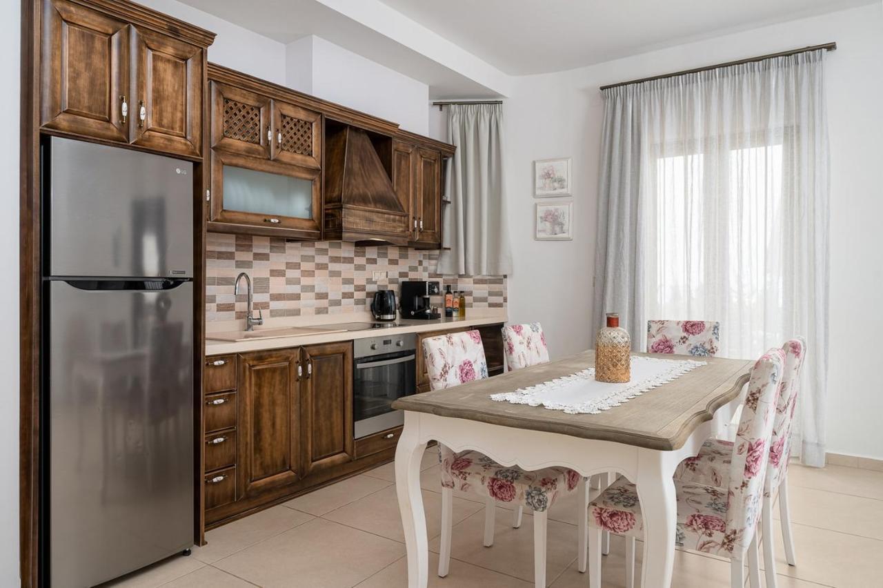 Orelia Cretan Deluxe Apartments Kamilari Exterior photo